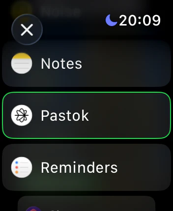 The app list on the Apple Watch when choosing a complication, in alphabetical order with Pastok highlighted between Notes and Reminders